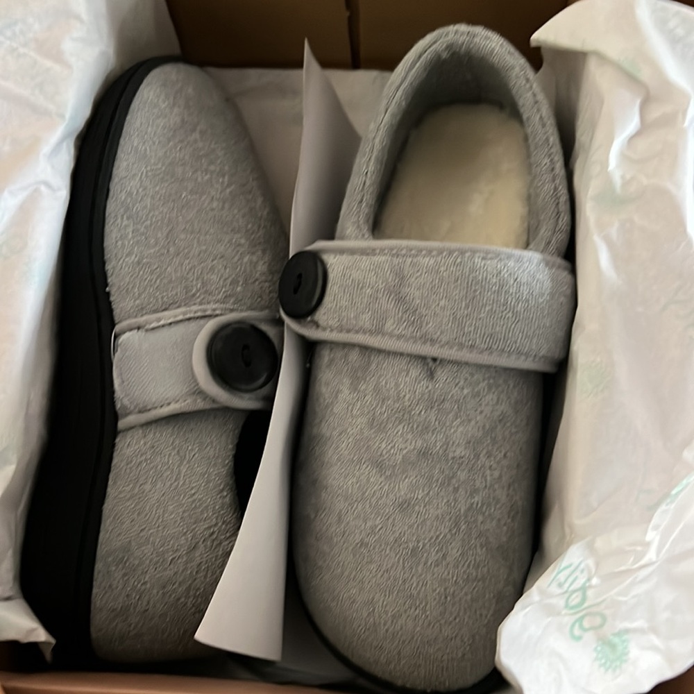 Glolily comfort shoes  gray color shoes 7 M brand New